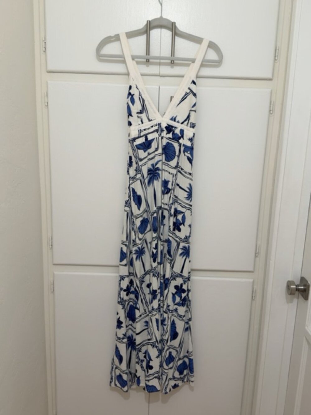MINKPINK Blue & White Printed Maxi Dress Size M